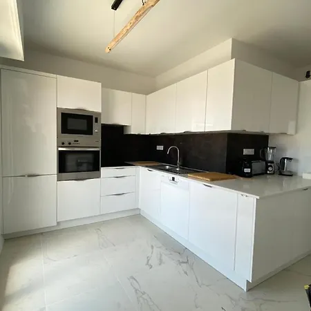 Apartment T3 Climatise Villa Juana Avec Parking, Proche Plage *